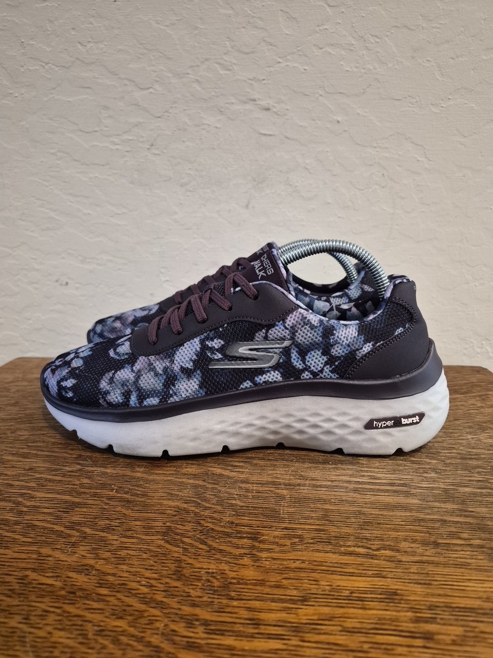 Skechers GOwalk Hyper Burst - Space Insight Walking Shoes
Women's Size US 9